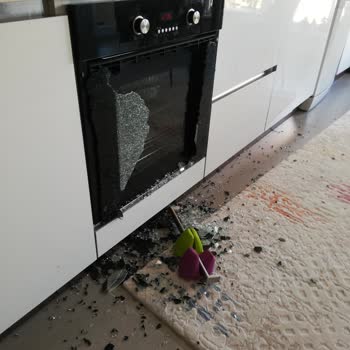 Vinola Ankastre Camı Patladı