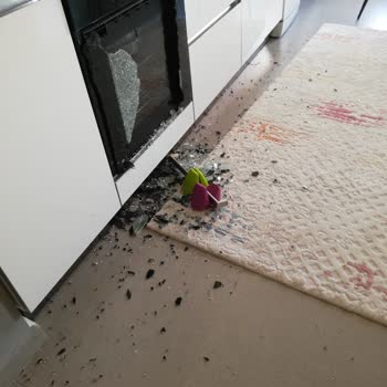 Vinola Ankastre Camı Patladı