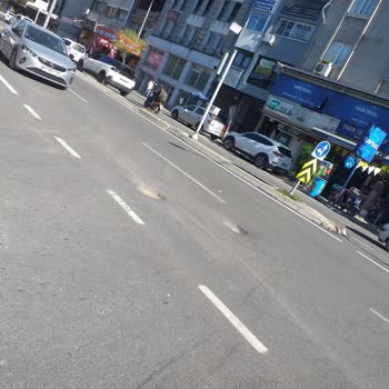 İzbeton Mersinli Cad. Yolda Çukur