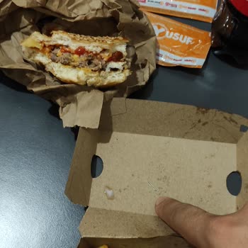 Köfteci Yusuf İçinden Zımba Teli Çıktı