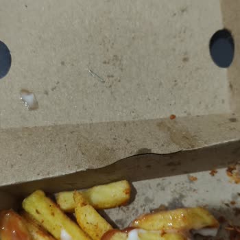 Köfteci Yusuf İçinden Zımba Teli Çıktı