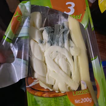 Teksüt Küflü Peynir Satıyor