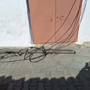 Türk Telekom Telekom'a Ait Direk Devrilmesi