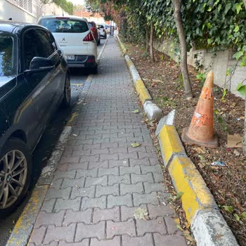 Sarıyer Belediyesi Kaldırım Kullanamıyoruz. Yamuk Ve Çökükler