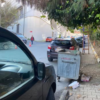 Sarıyer Belediyesi Kaldırım Kullanamıyoruz. Yamuk Ve Çökükler