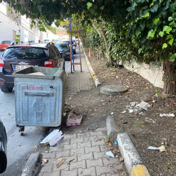 Sarıyer Belediyesi Kaldırım Kullanamıyoruz. Yamuk Ve Çökükler