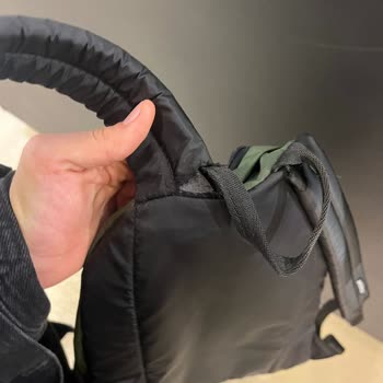 Buyaka New Balance Dan Aldığımız Canta 1 Hafta Da Yırtıldı