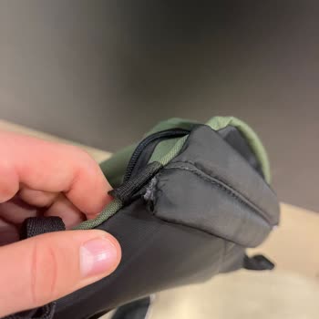 Buyaka New Balance Dan Aldığımız Canta 1 Hafta Da Yırtıldı