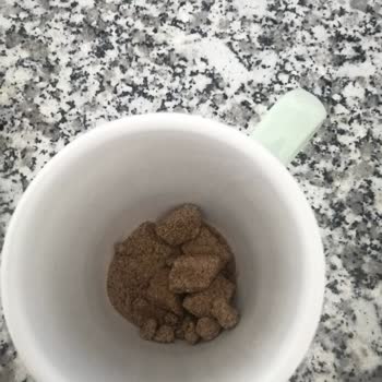 Jacobs Kahve Taş Gibi Donmuş Ve Ambalajı Patlamıştı