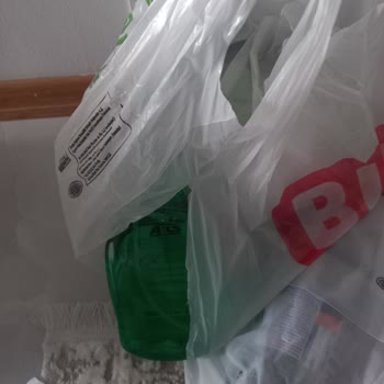 BİM Para İle Sattığı Poşetin Kalitesizliği