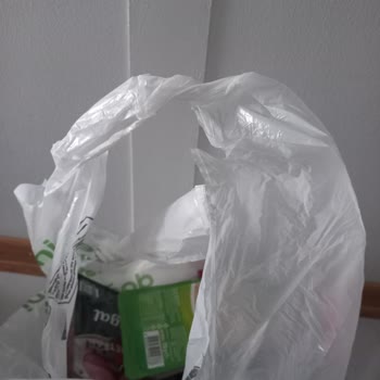 BİM Para İle Sattığı Poşetin Kalitesizliği