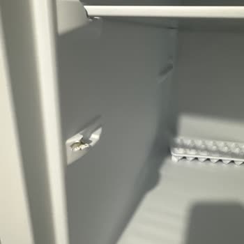 Arçelik Buzdolabı Dondurucu Yerinde Kırıklar Mevcut