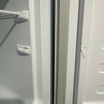 Arçelik Buzdolabı Dondurucu Yerinde Kırıklar Mevcut