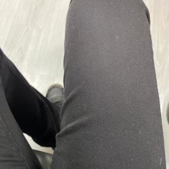 Mavi Pantolon Tiftiklenmesi Mevcuttur