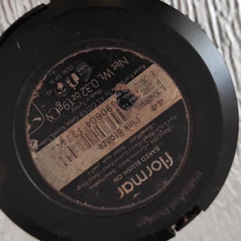 Flormar Gramaj Eksik Ürün Satıyor. Açıklama 10 Gr Gelen Ürün 4 Gr.