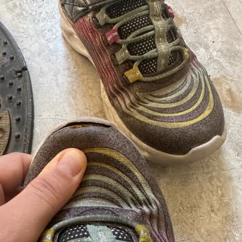 Skechers Twisty Kız Çocuk Ayakkabısı 1 Ayda Yırtıldı