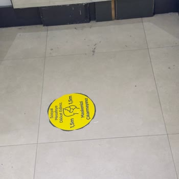 Paul Mark Mağazası Pislik İçinde, Çalışanlar Güler Yüzden Bihaber Ve İlgisiz