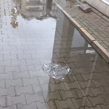 Bursa Yıldırım Belediyesi Sokak Parkeleri Çökmüş
