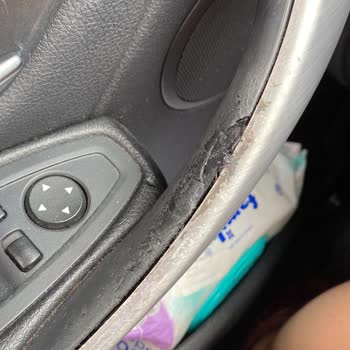 BMW 3.20 İed İç Kapı Kolu Tutacaklarında Erime Kopma Olması