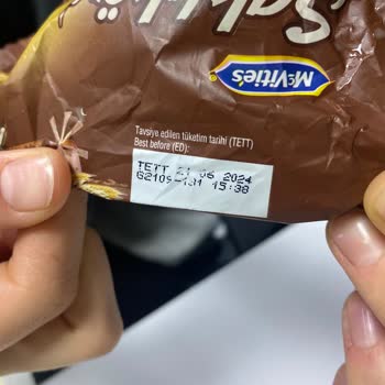 Ülker Bisküvinin İçinden Saman Parçası Çıktı