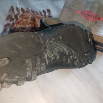 Scooter Ayakkabı Botun Altı Parçalandı