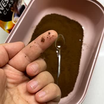 Nescafe Kahveden Çıkan Parlak Parçacıklar