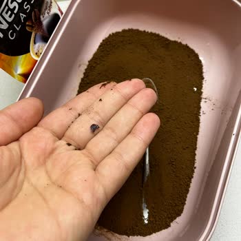 Nescafe Kahveden Çıkan Parlak Parçacıklar