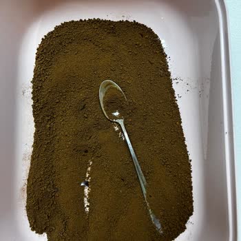 Nescafe Kahveden Çıkan Parlak Parçacıklar