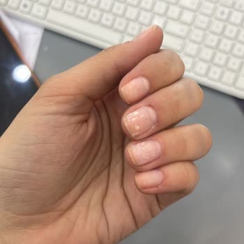 Pendik Nail Studio (By Sevcan Akpulat) 3 Günde Soyulan Kalıcı Oje Ve Manikür Olmayan Manikür İşlemi