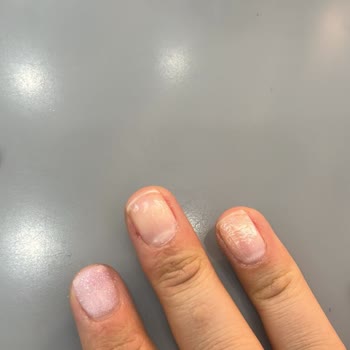 Pendik Nail Studio (By Sevcan Akpulat) 3 Günde Soyulan Kalıcı Oje Ve Manikür Olmayan Manikür İşlemi