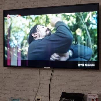 Onvo Ekranda Arka Planda Çizgiler Çıktı.