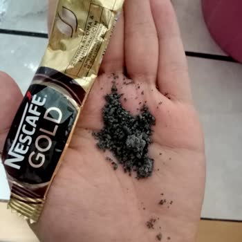 Nescafe Gold İçinden Kömür Gibi Şeylerin Çıkması