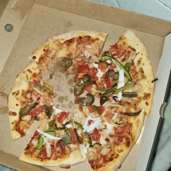 Pizza Hut Hamur Kötü Kokan Tavuklu Pizza