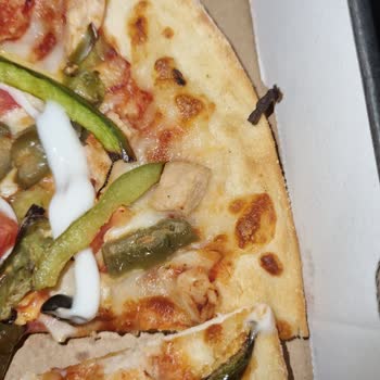 Pizza Hut Hamur Kötü Kokan Tavuklu Pizza
