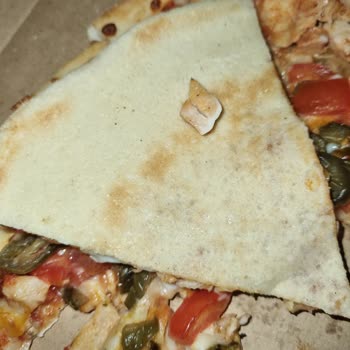 Pizza Hut Hamur Kötü Kokan Tavuklu Pizza