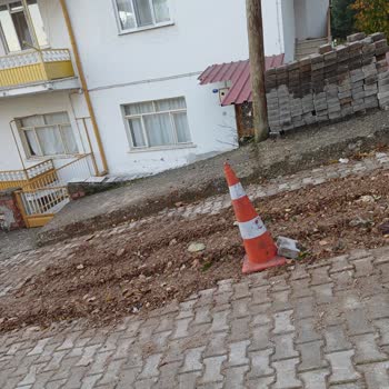 Eğirdir Belediyesi Belediye İşçileri Tarafından Yarım Bırakılan İş