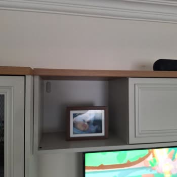 Kelebek Mobilya Yamuk Takılan Duvara Montajlı TV Ünitesi Üst Modülü