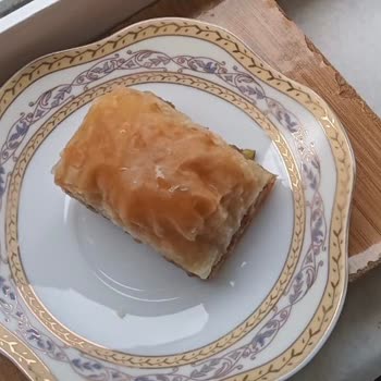 Faruk Güllüoğlu Güllüoğlu'nda Bayat Baklava Hayal Kırıklığı
