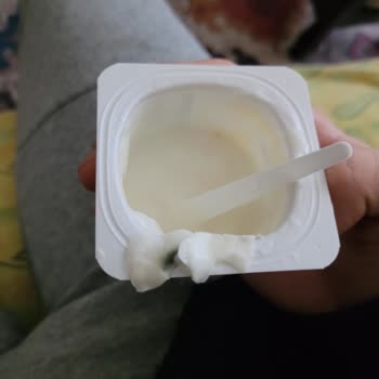 Danone Tikveşli Mix Muzlu Yoğurdun İçinden Küflü Pamuk Çıktı