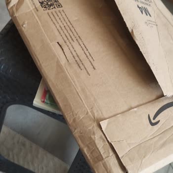 Amazon Paket Teslimatında, Kargo Paketi Hasarlı, Haliyle Ürünler De