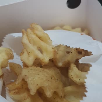 Popeyes Ürünlerden Kıl Çıktı