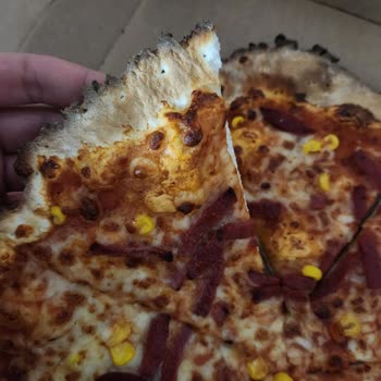 Sbarro Daha Önce Bölünmüş Pizza Geldi Soğuk Ve Yanıktı