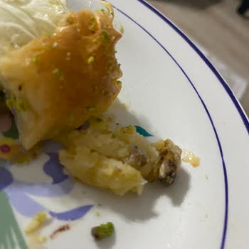 Alimoğlu Baklava Baklavanın İçerisinden Sigara İzmariti Çıktı!