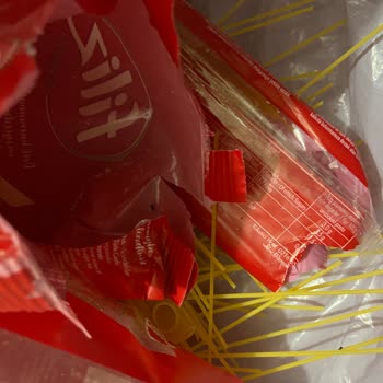 Filiz Makarna Yeni Açılan Paketten Siyah Böcek Çıkması