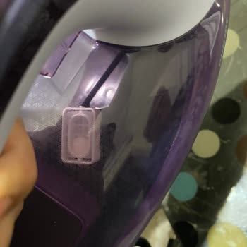 Philips Ev Aletleri Su Haznesinde Hareket Eden Beyaz Parça