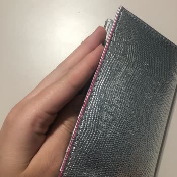 Stradivarius Cüzdan Rengi Değişti