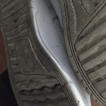 Stradivarius Spor Ayakkabı Min Tabanı Çatladı