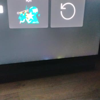 Samsung 65QN800C Siyah Sahnelerde Beyaz Işık