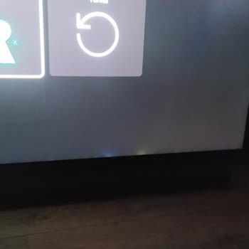 Samsung 65QN800C Siyah Sahnelerde Beyaz Işık