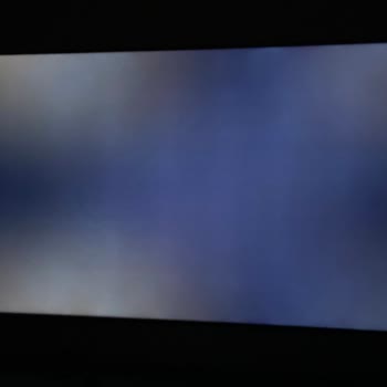 LG TV'de Üretim Kaynaklı Işık Süzmesi Var